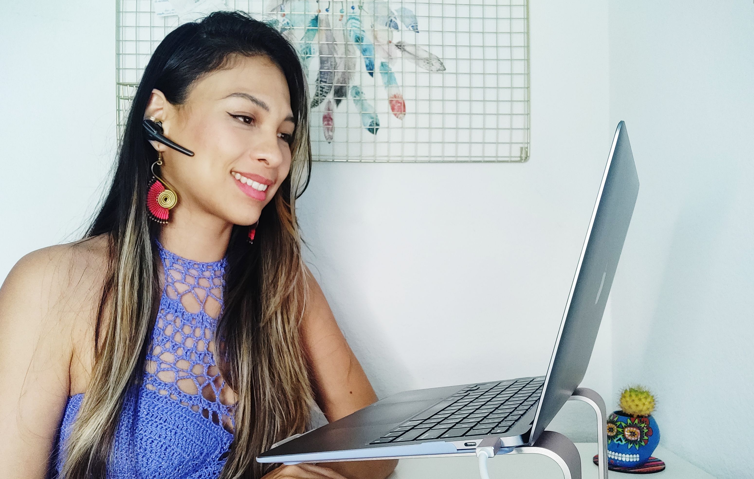 Ayleen, the best english and spanish language instructor is taking classes online